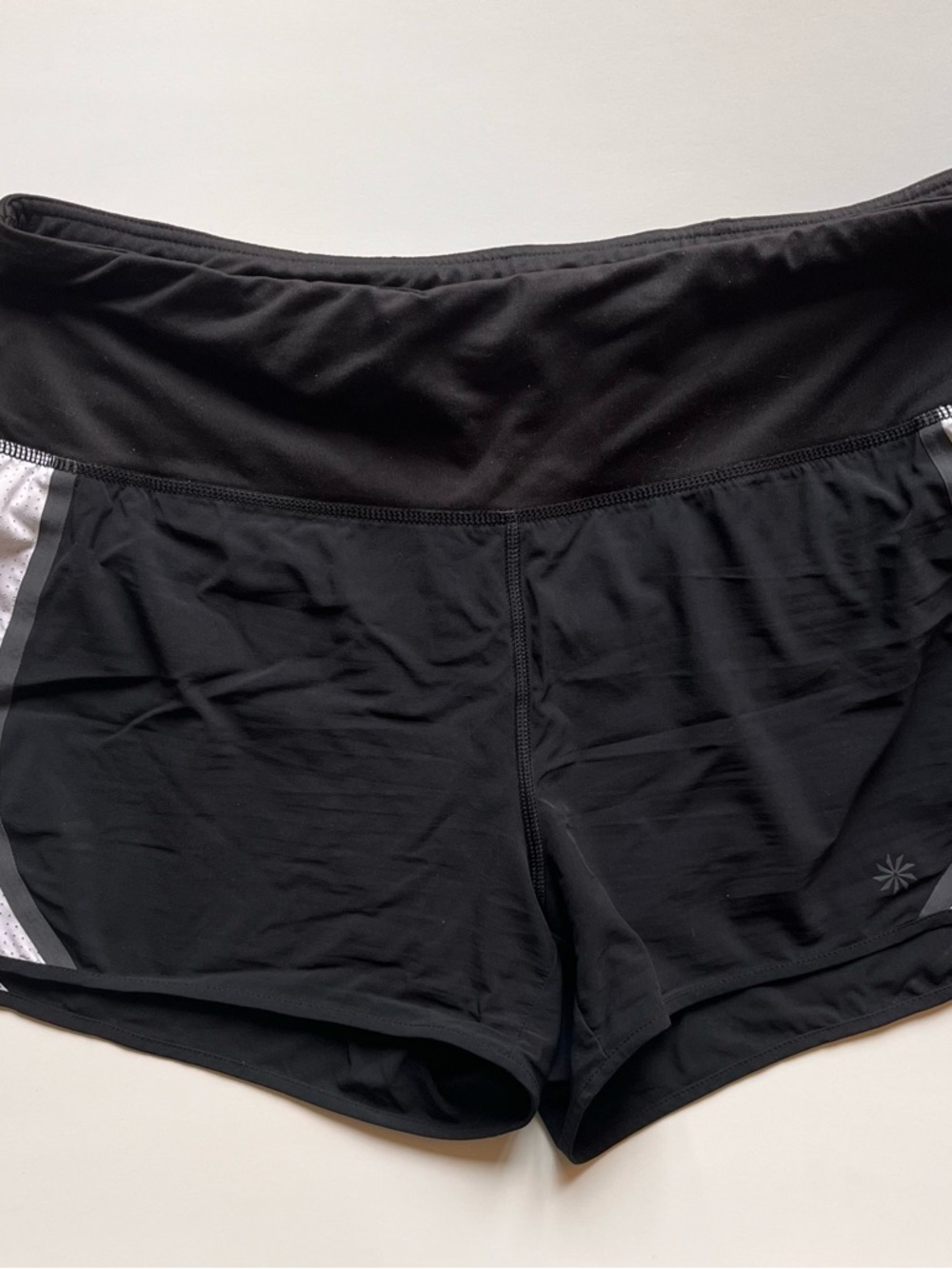 Athleta High Rise Acceleration Run Short 3” Large EUC